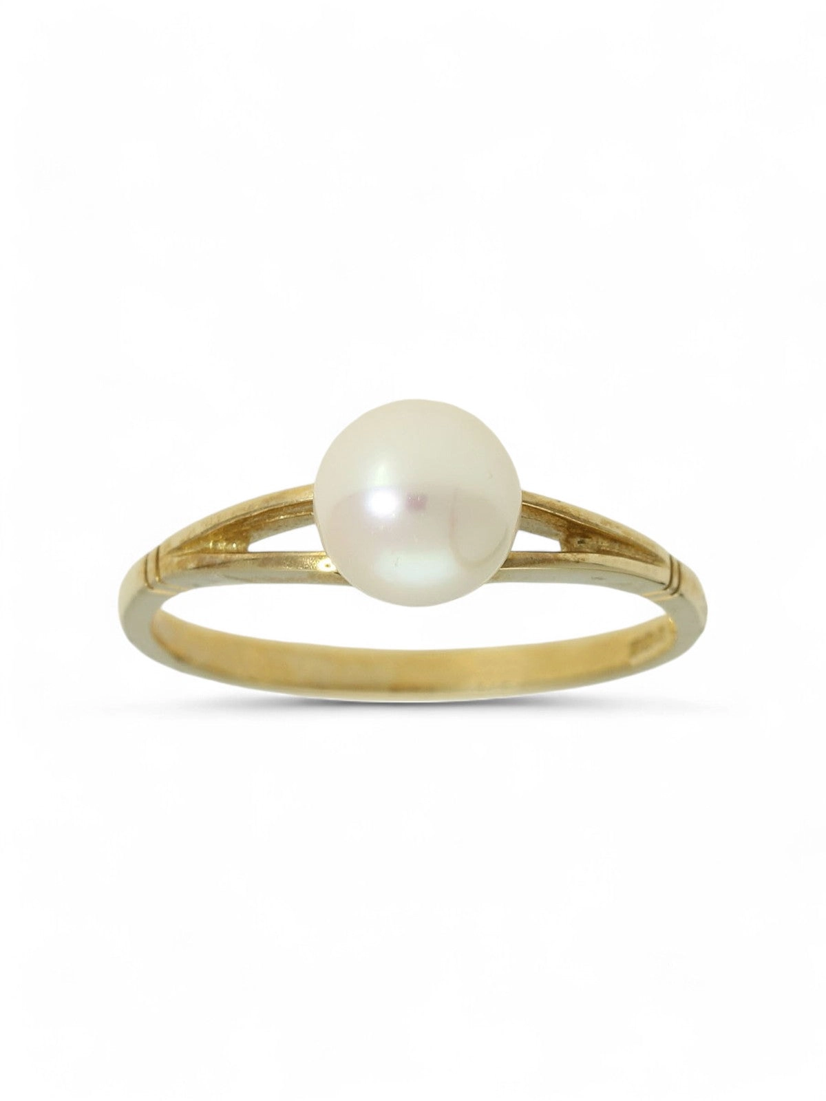White Cultured Pearl Ring in 9ct Yellow Gold